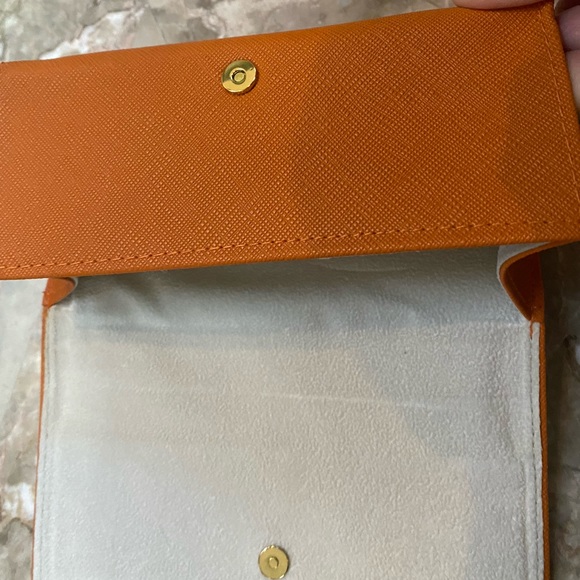 🏵 Tory Burch Authentic Soft Sunglasses Case 🏵 - Picture 4 of 9